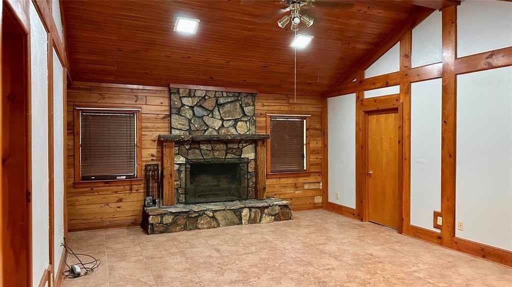 126 N Garza Rd - Photo 3 of 19
