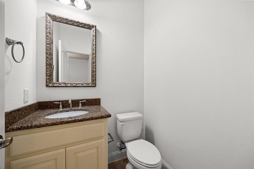 4696 Cecile Rd - Photo 7 of 31