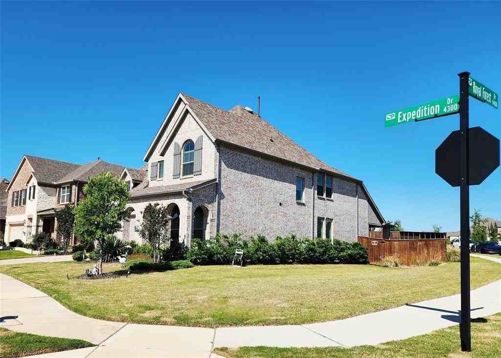 4313 Expedition Dr - Photo 3 of 32