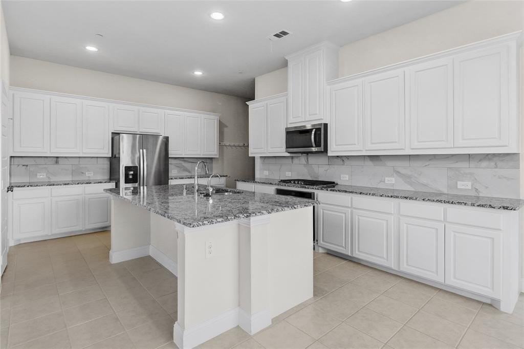 4941 Shore Crest Dr - Photo 7 of 29