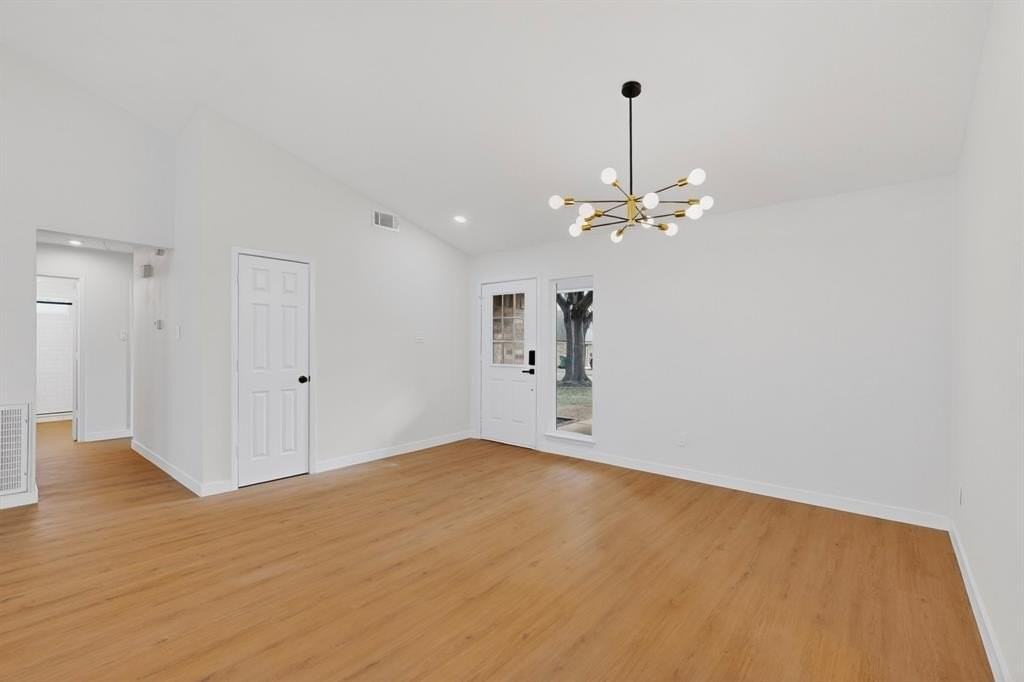 5329 Baker Ct - Photo 7 of 38
