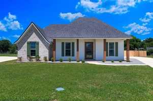 featured image of 321 Newport Ln