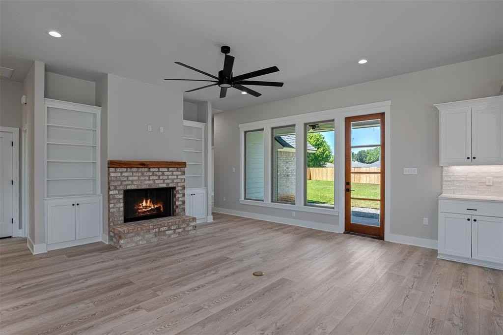 321 Newport Ln - Photo 3 of 20