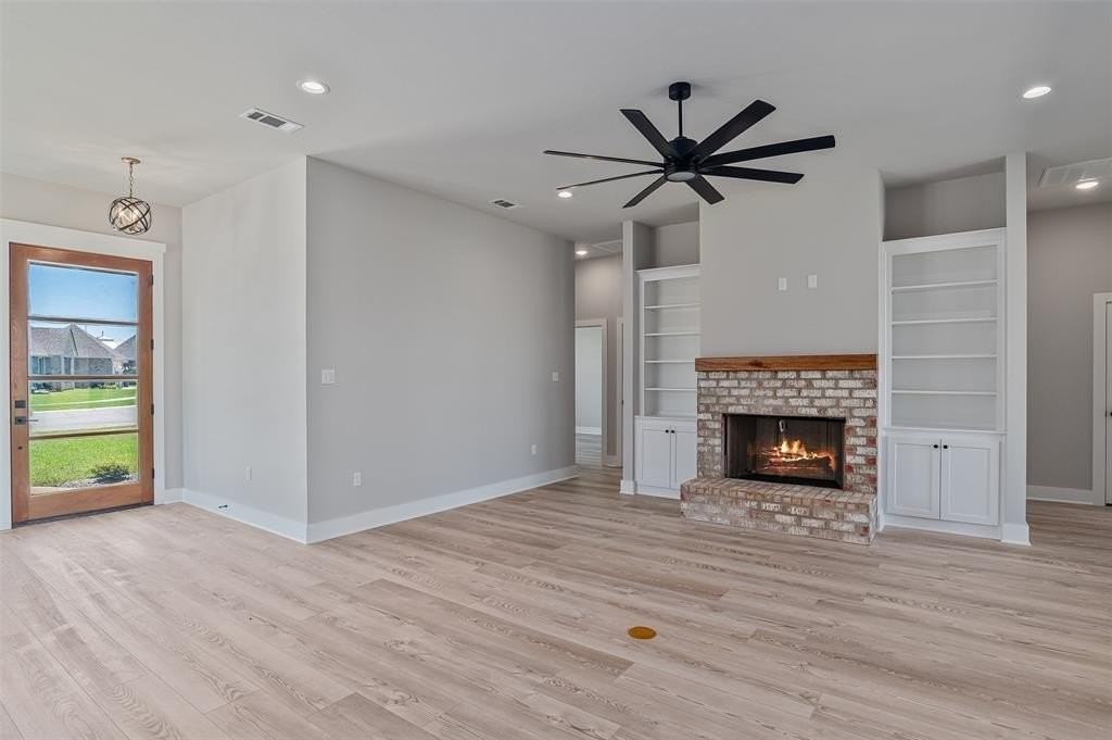 321 Newport Ln - Photo 5 of 20