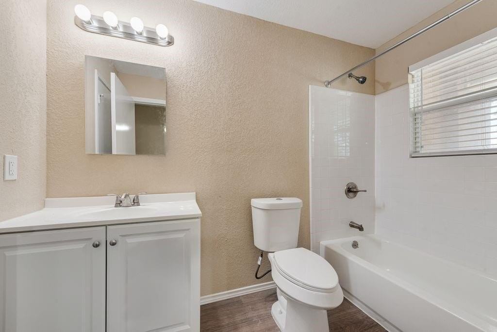 6233 Balcony Ln - Photo 5 of 27