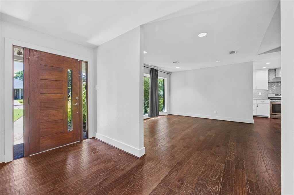 3945 Clubway Ln - Photo 2 of 24