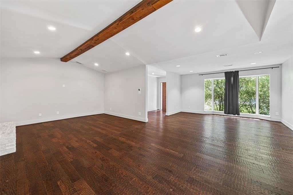 3945 Clubway Ln - Photo 6 of 24
