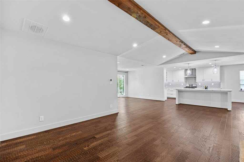 3945 Clubway Ln - Photo 7 of 24