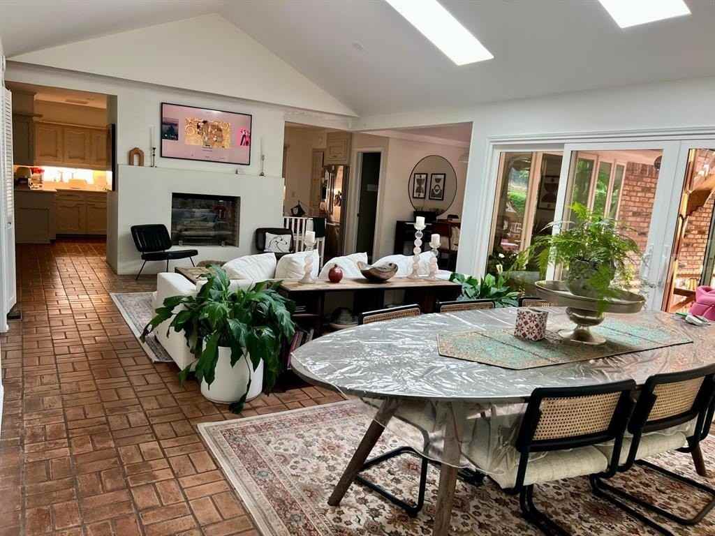 8162 San Leandro Dr - Photo 4 of 14