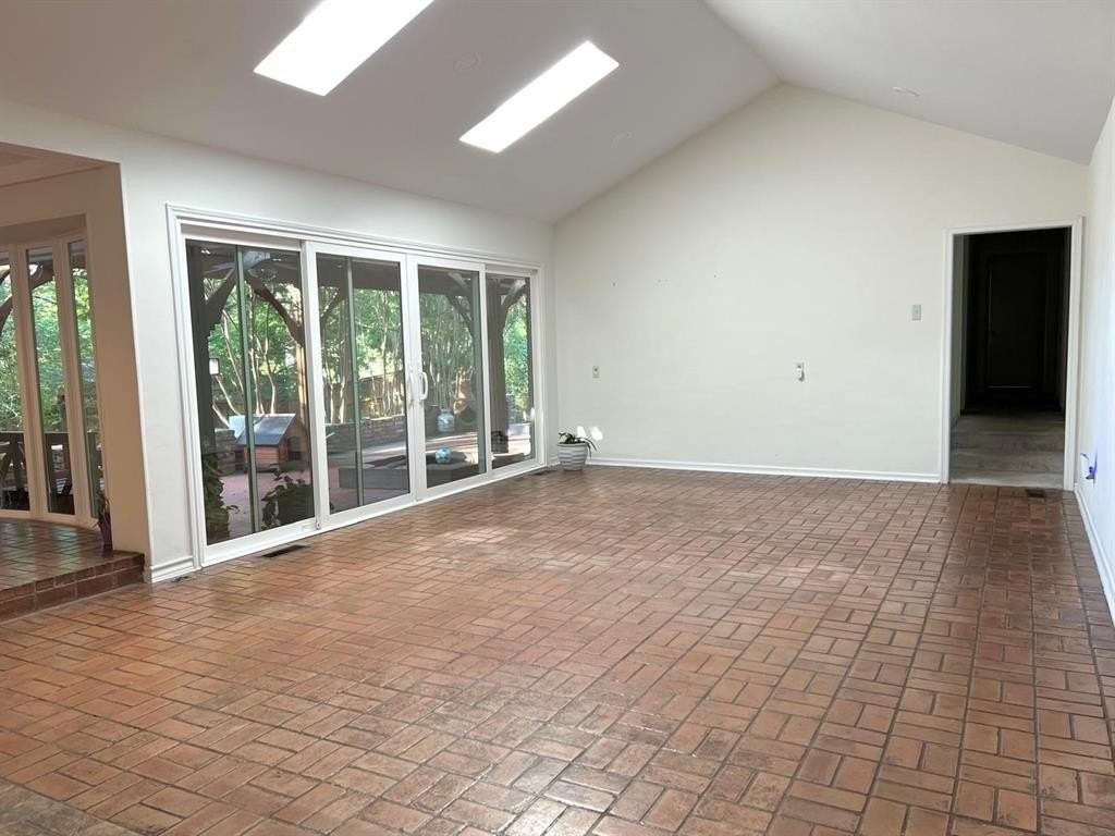 8162 San Leandro Dr - Photo 5 of 14
