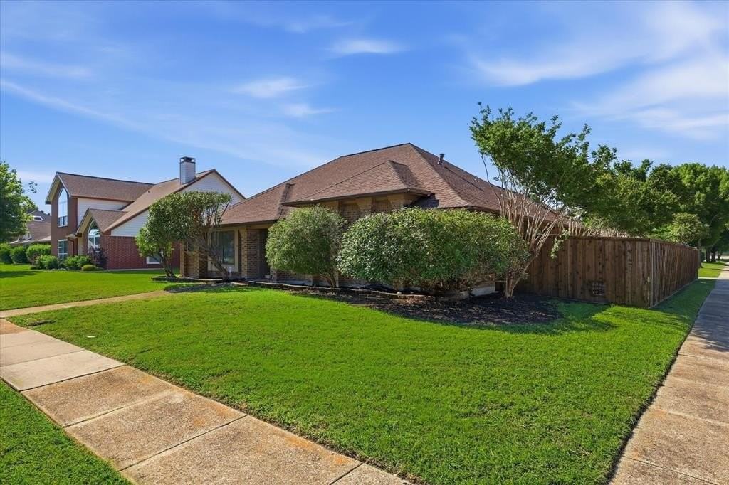 1774 Clydesdale Dr - Photo 2 of 32