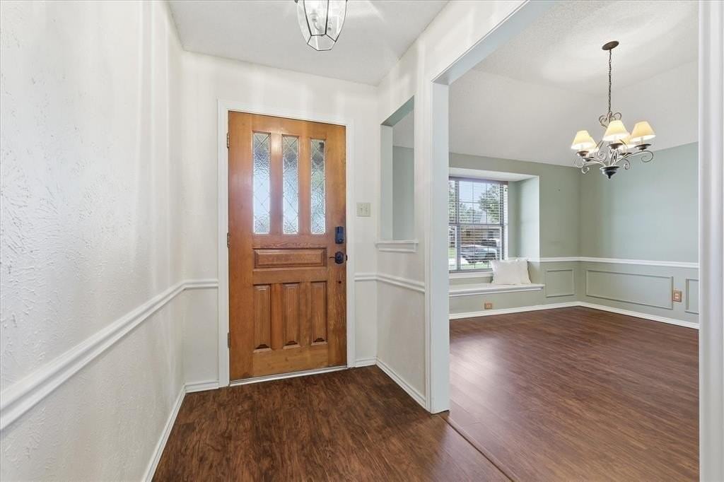 1774 Clydesdale Dr - Photo 4 of 32