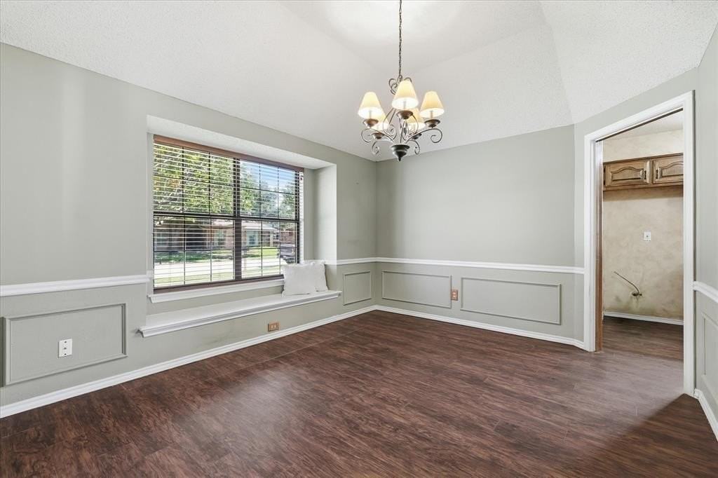 1774 Clydesdale Dr - Photo 5 of 32