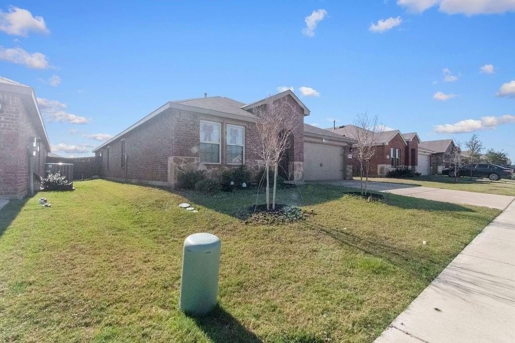 2928 Roper St - Photo 3 of 26
