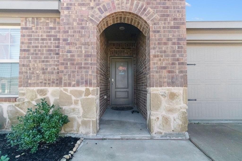 2928 Roper St - Photo 4 of 26