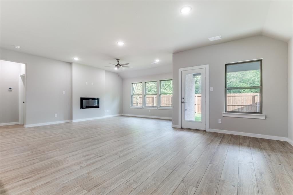 1113 Birchwood Ln - Photo 3 of 13
