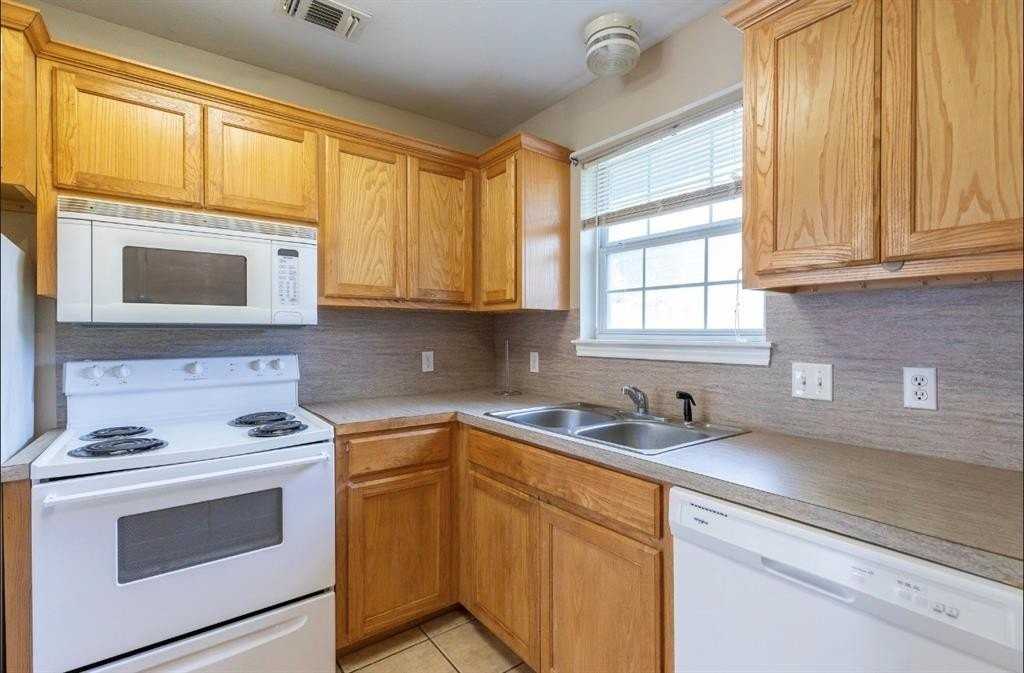 138 Nolan St #B - Photo 3 of 16