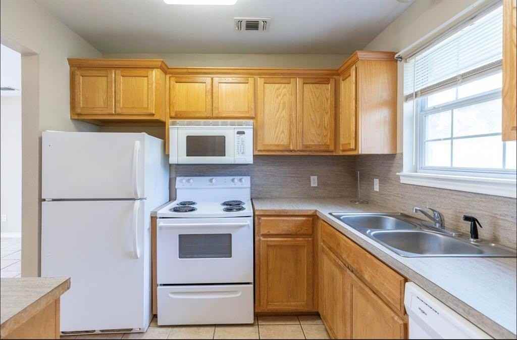 138 Nolan St #B - Photo 4 of 16