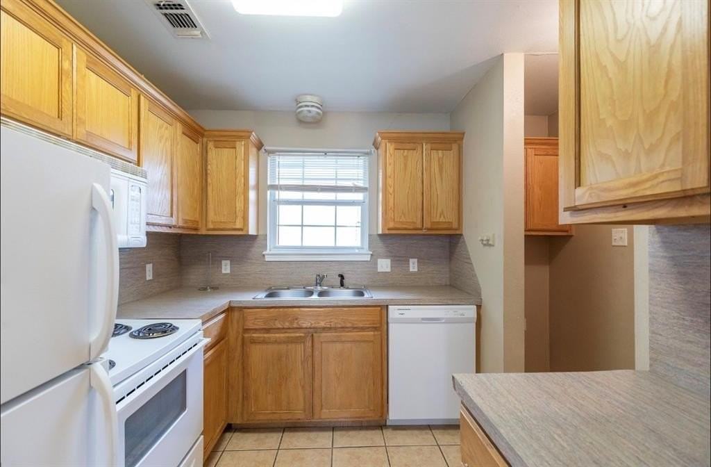 138 Nolan St #B - Photo 5 of 16