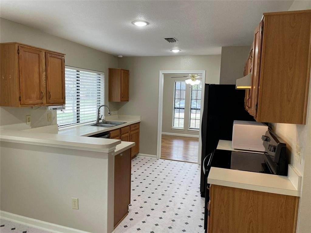 1402 Sheppard Ln - Photo 5 of 26