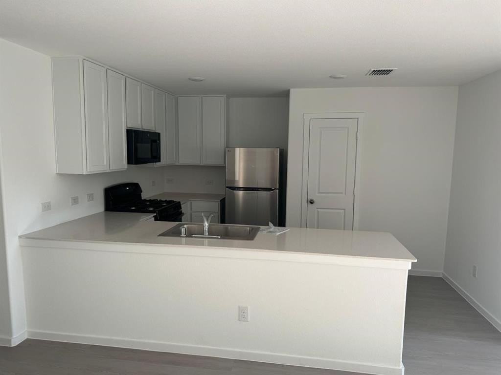 7909 Clements St - Photo 2 of 15
