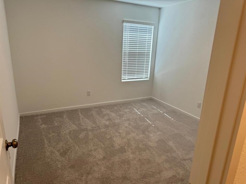 7909 Clements St - Photo 5 of 15