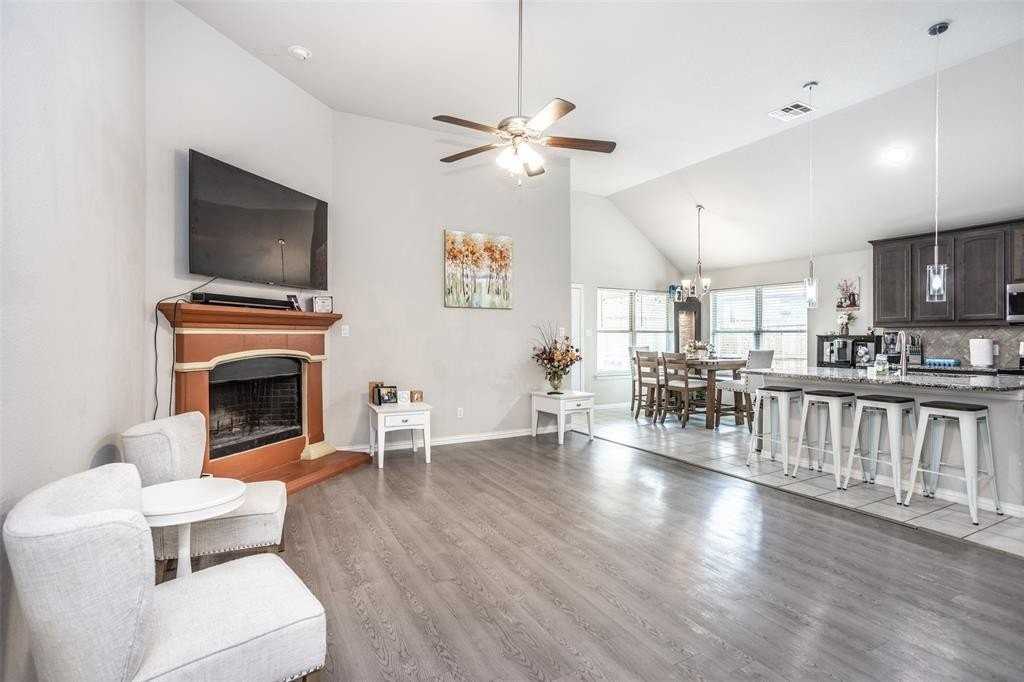 900 Vintage Ave - Photo 4 of 34