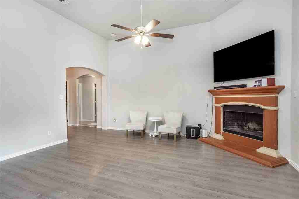 900 Vintage Ave - Photo 6 of 34