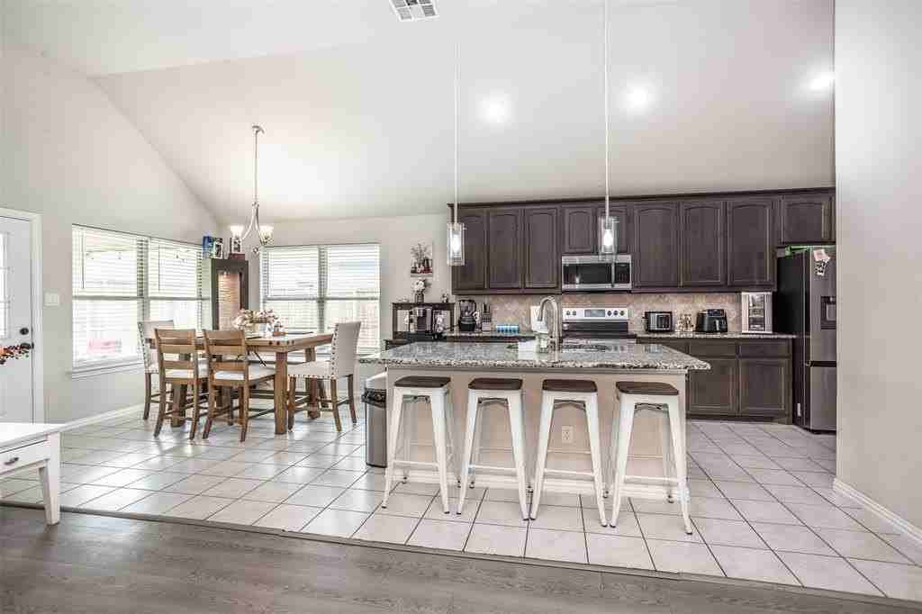 900 Vintage Ave - Photo 7 of 34