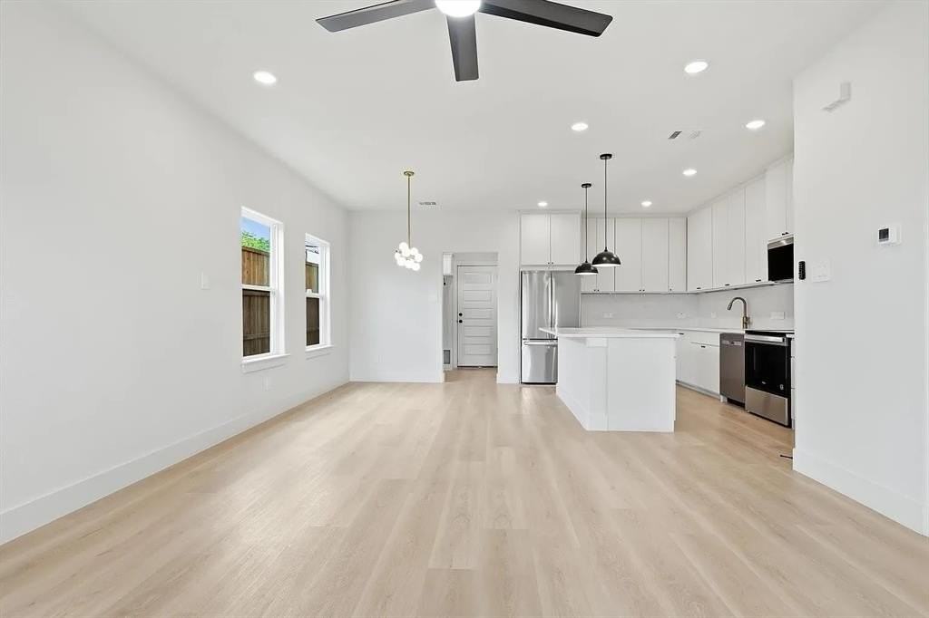 2501 Merlin St - Photo 5 of 15