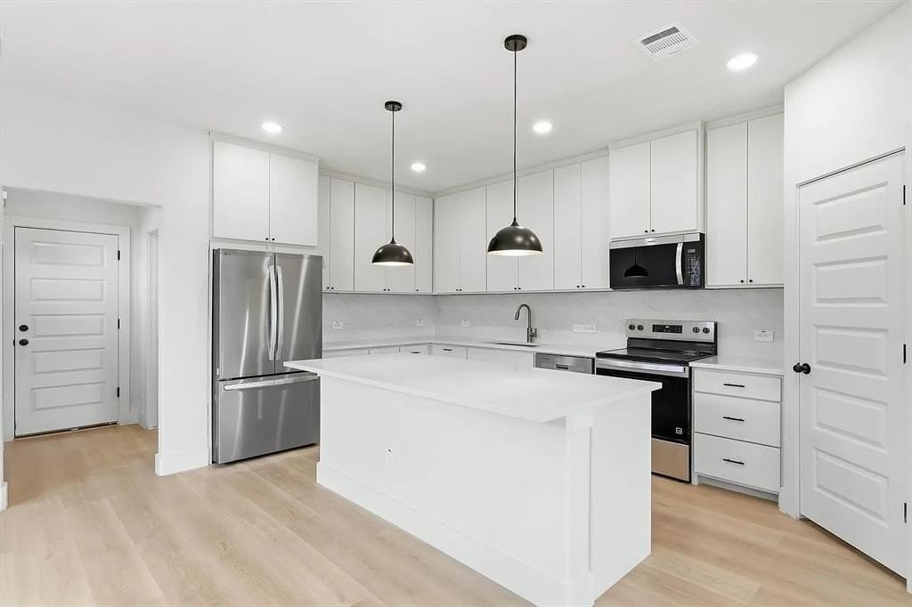 2501 Merlin St - Photo 6 of 15