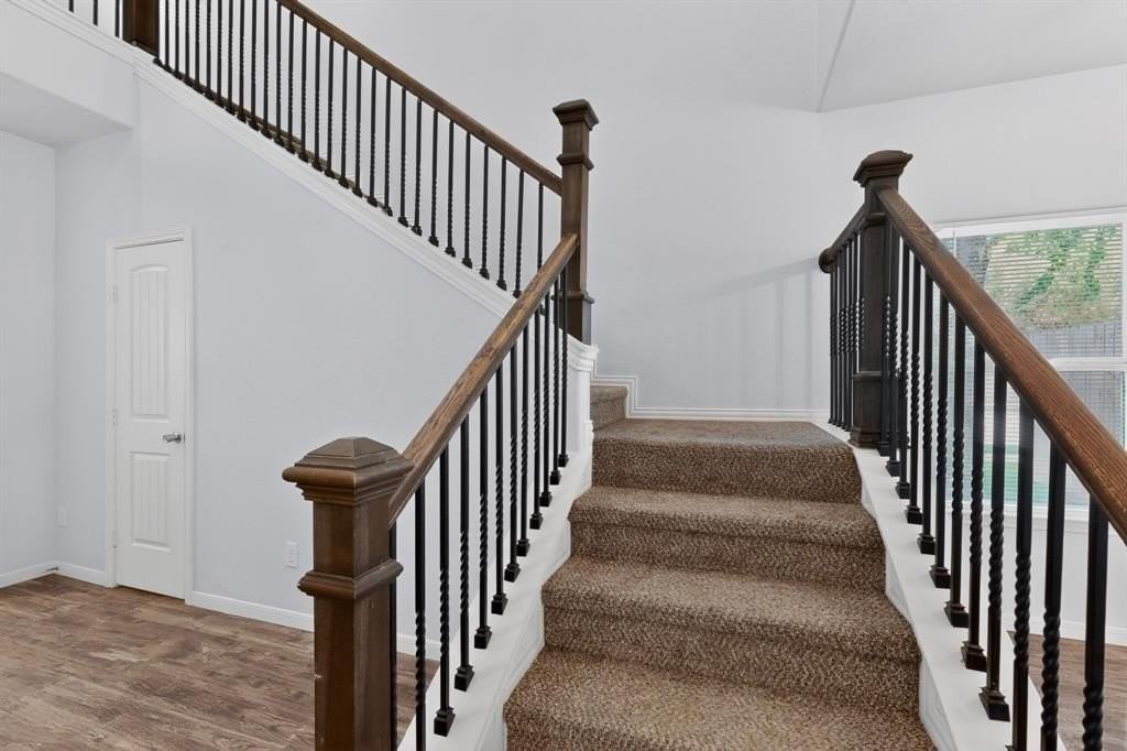 5838 Humbert Ave - Photo 4 of 40