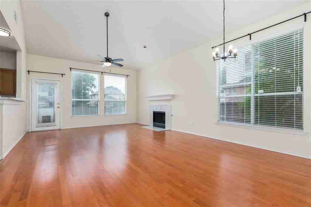 3928 Windford Dr - Photo 5 of 30