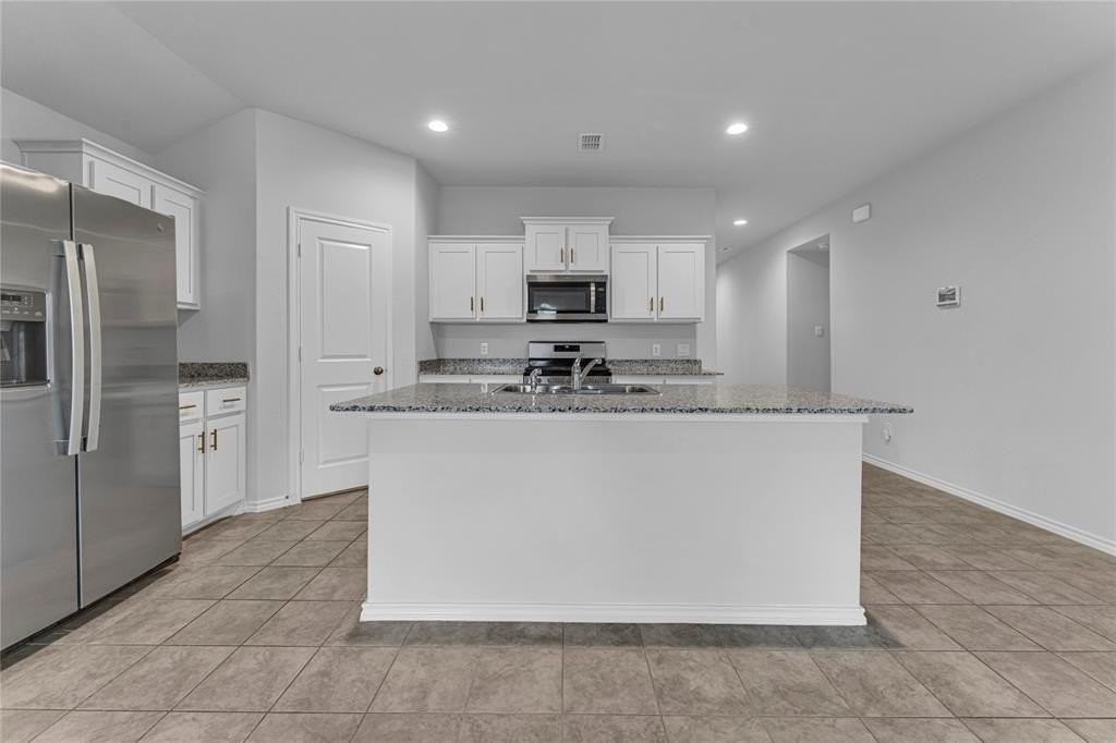 708 Basteen Ln - Photo 3 of 18