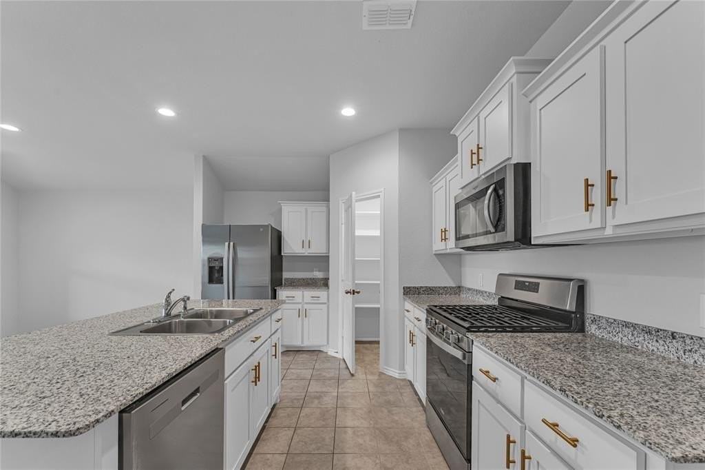 708 Basteen Ln - Photo 5 of 18
