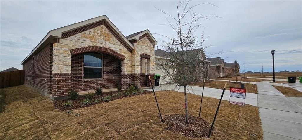 2112 Okeefe Dr - Photo 2 of 25