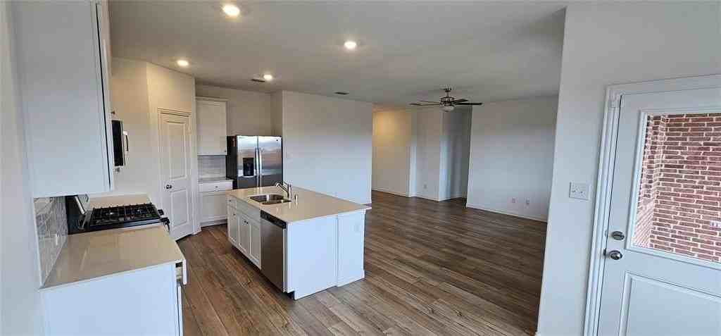 2112 Okeefe Dr - Photo 6 of 25