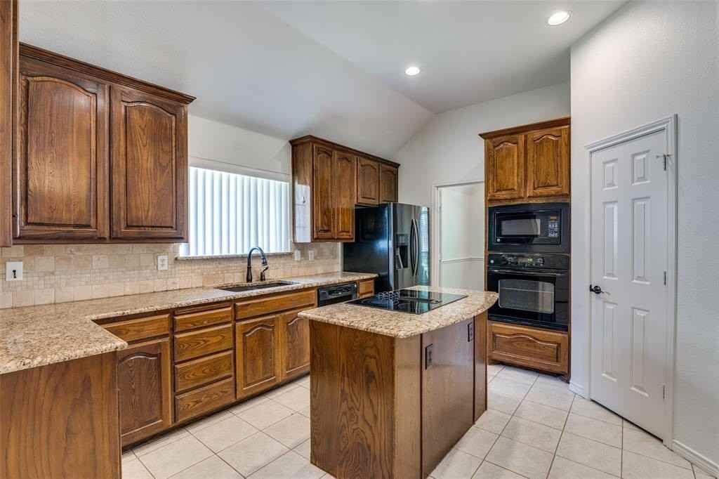313 Bricknell Dr - Photo 6 of 15