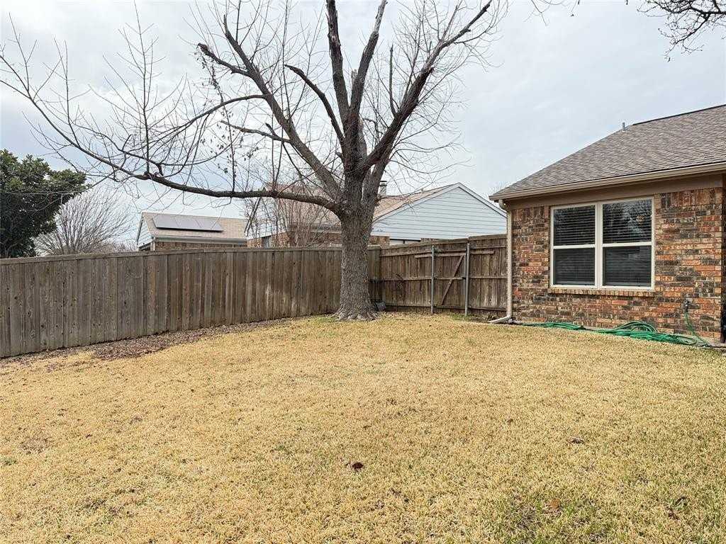 250 Barclay Ave - Photo 4 of 20