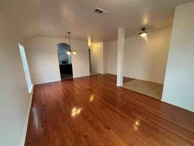 4415 Ashbury Ln - Photo 4 of 25