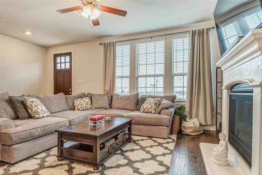 2412 Magalia Ln - Photo 5 of 36