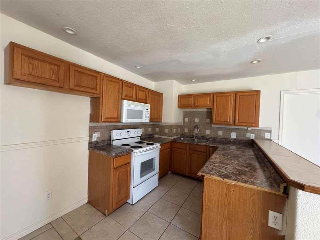 5342 Burbank Dr - Photo 3 of 15