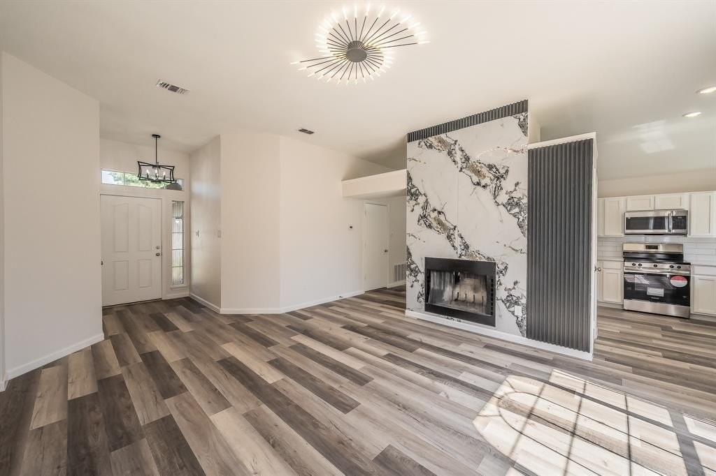 2711 Canterbury St - Photo 5 of 31