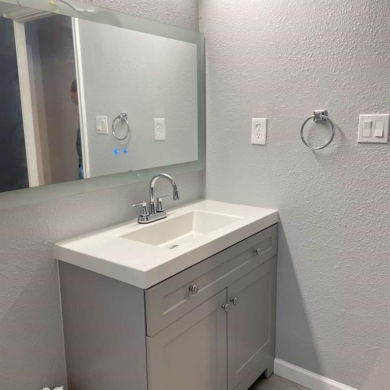 7300 Bob Hanger St - Photo 5 of 10