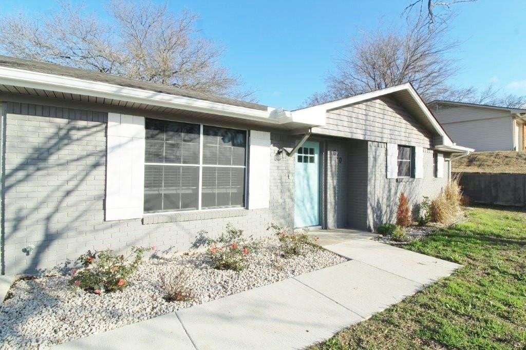 610 Overlook Dr - Photo 2 of 14