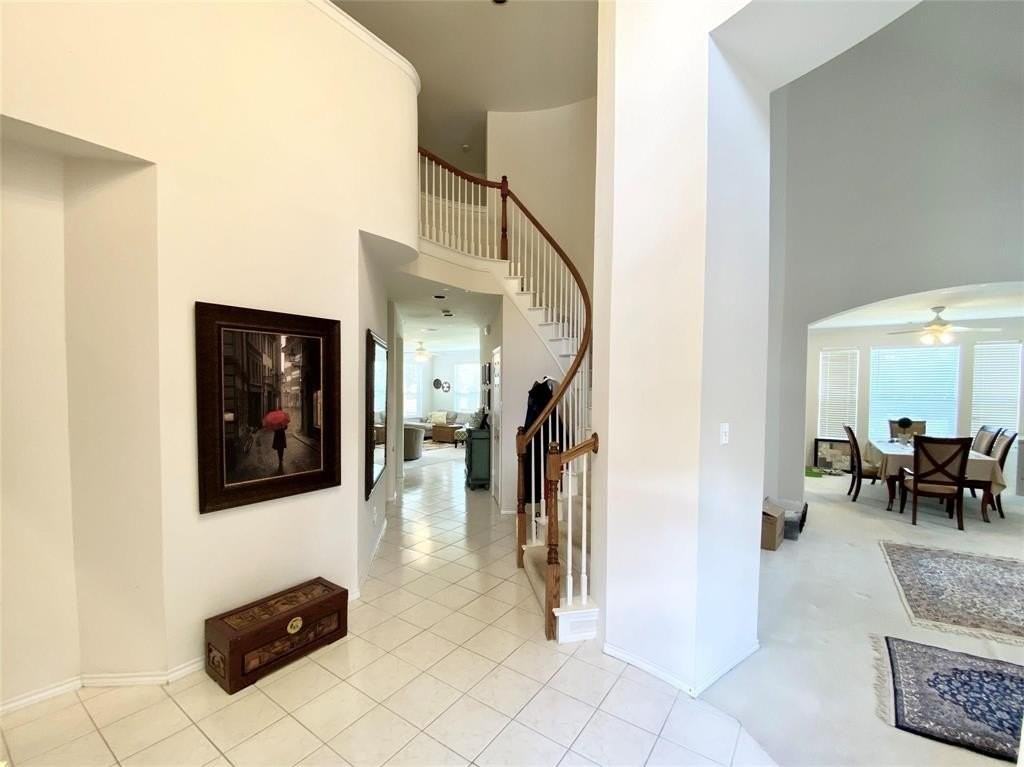 9224 Longview Dr - Photo 2 of 25