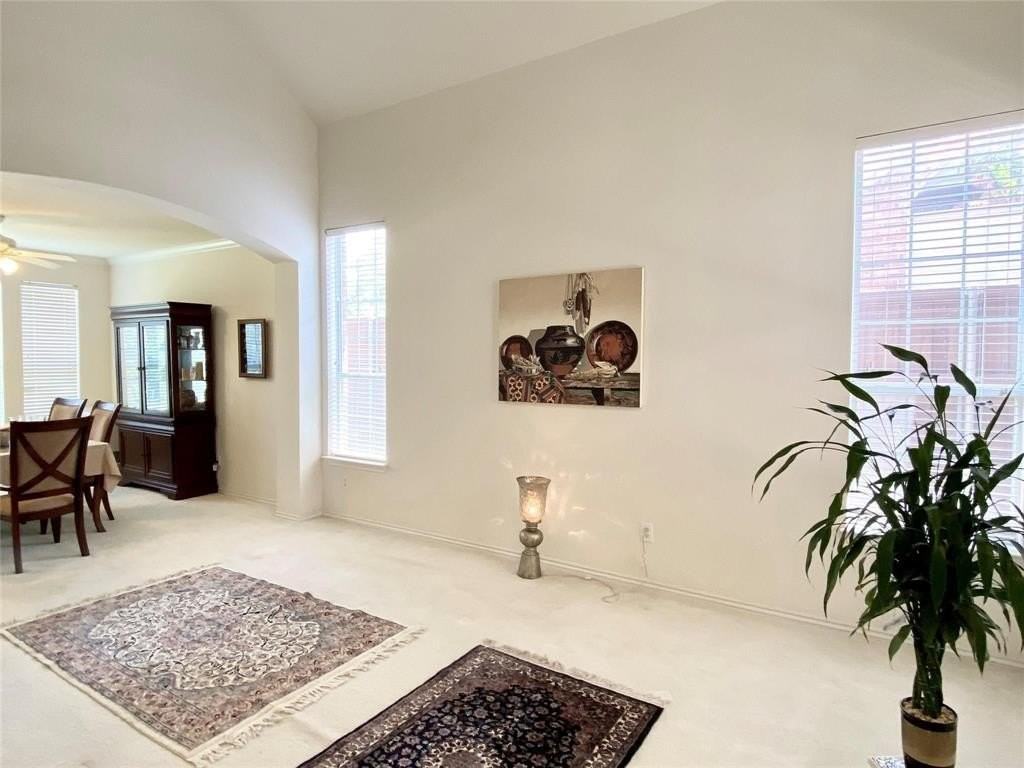 9224 Longview Dr - Photo 4 of 25