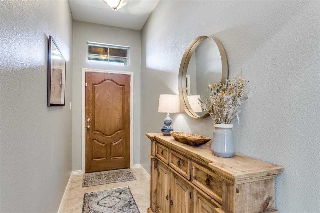 9209 Hunters Ct - Photo 3 of 23