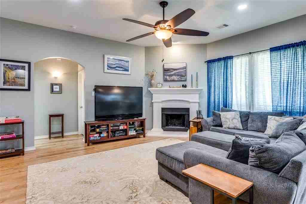 9209 Hunters Ct - Photo 5 of 23