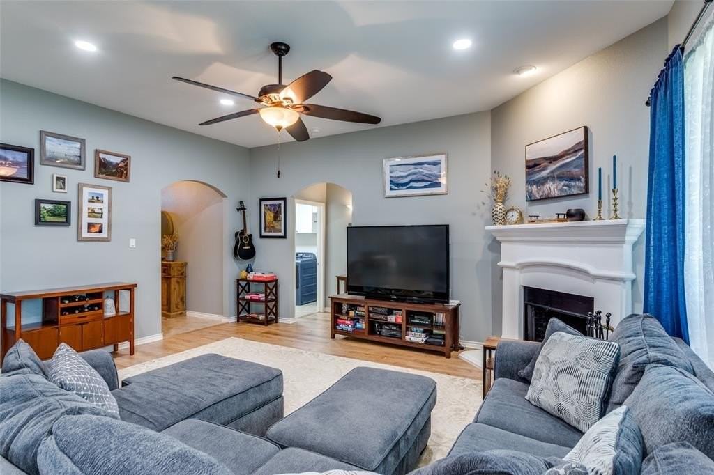 9209 Hunters Ct - Photo 6 of 23